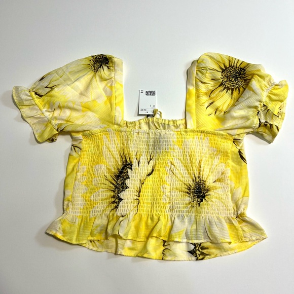 H&M Tops - NWT • H&M Women’s Smocked Peasant Crop Top Yellow w/Sunflower Print • Size Large